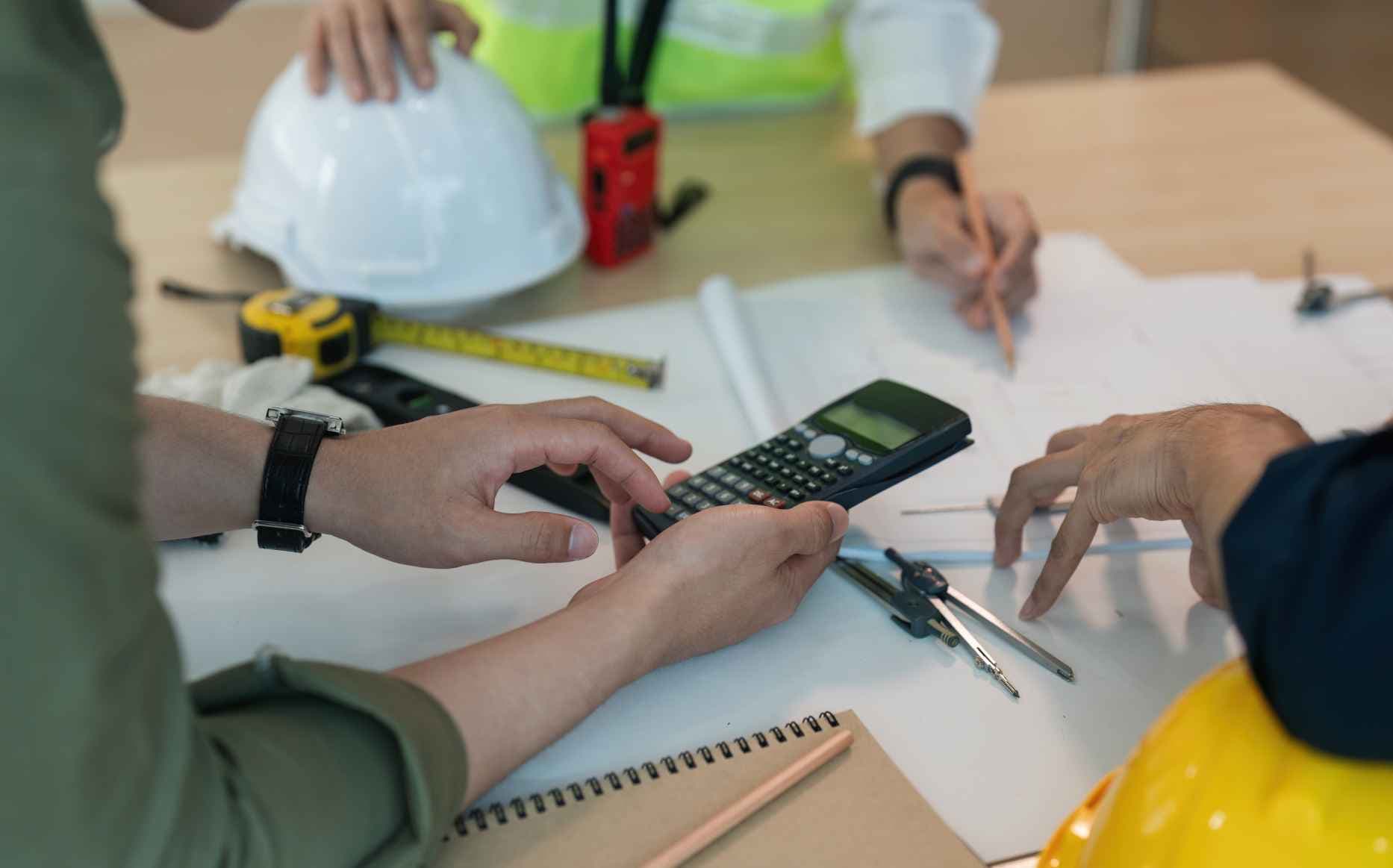 Akuntansi Konstruksi: Definisi, Metode, serta Aturannya
