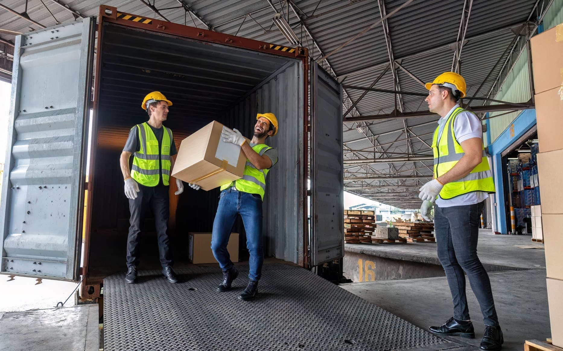 Perbedaan Cargodoring dan Stevedoring, Peran, dan Prosesnya