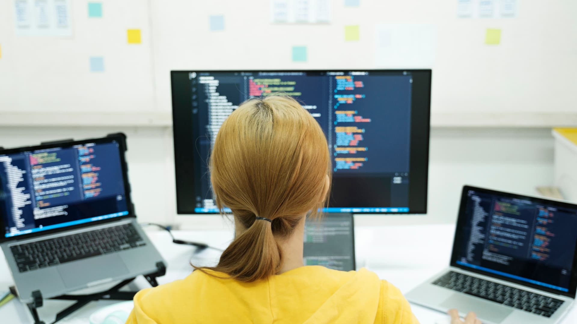 Perbedaan Front-End, Back-End dan Full Stack Developer