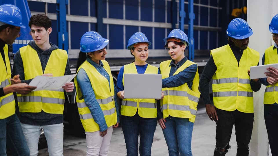 8 Manfaat Menerapkan Software ERP untuk Manufaktur