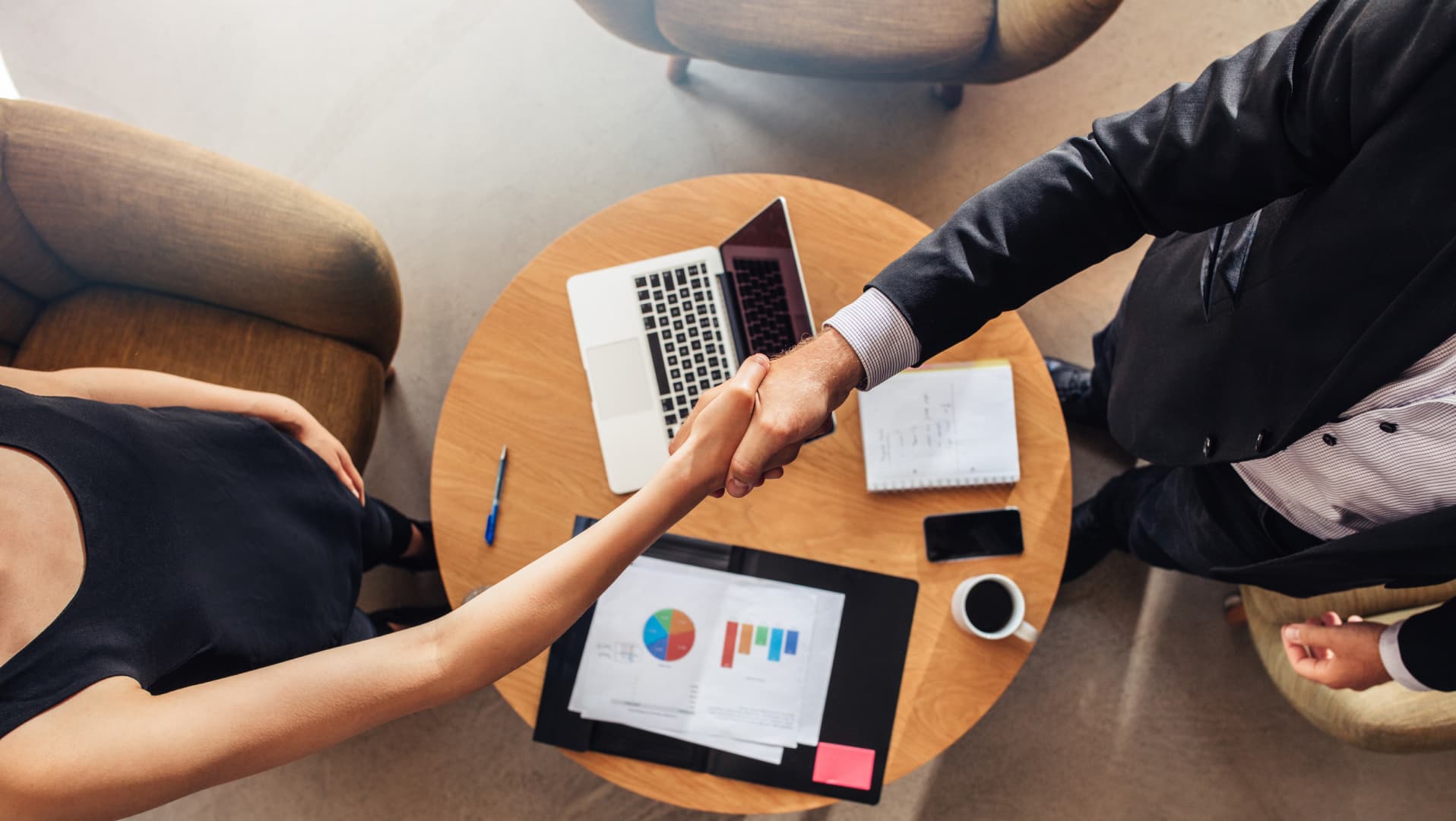 10 Fitur Aplikasi CRM untuk Meningkatkan Pertumbuhan Bisnis