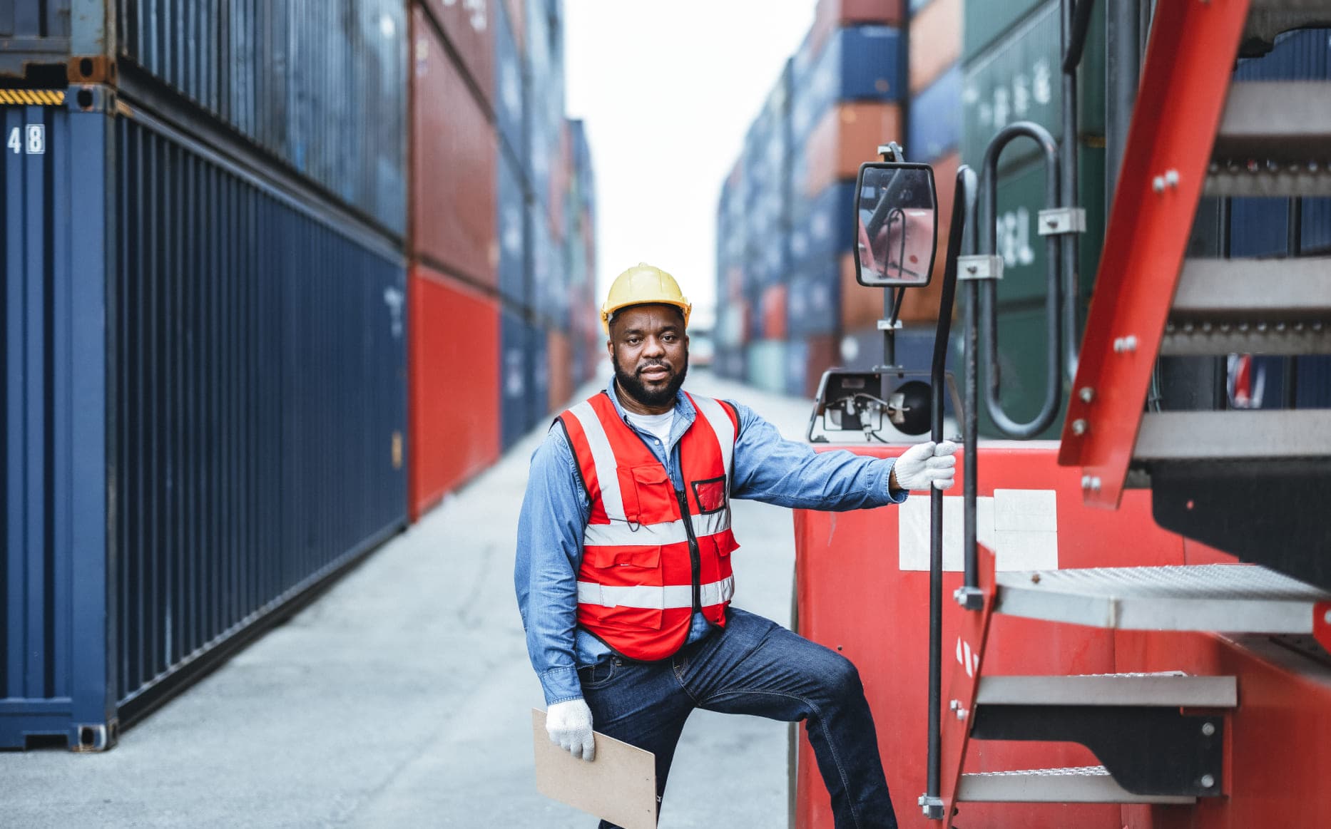 Ini Perbedaan Freight Broker dan Freight Forwarder