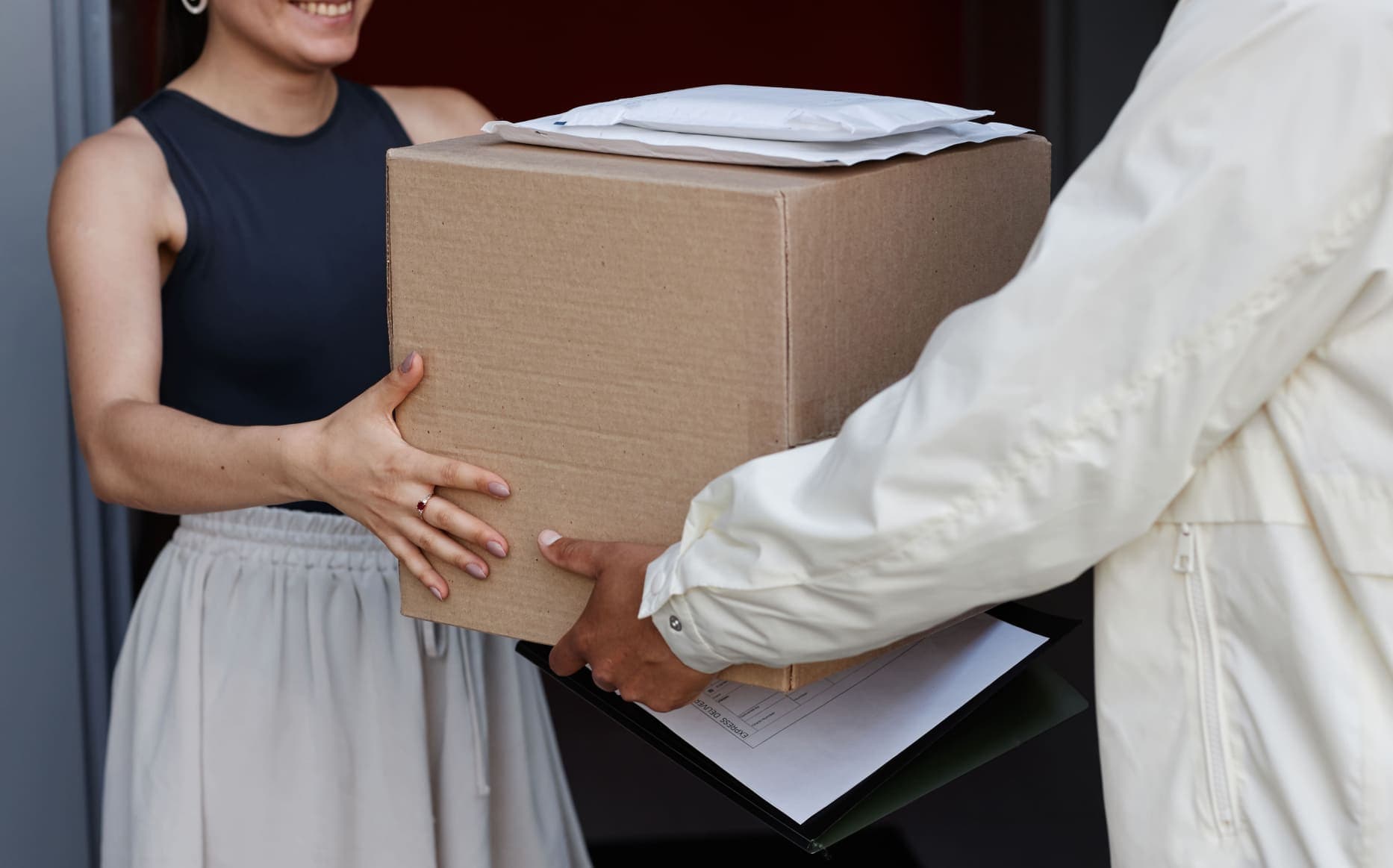 Apa Perbedaan Pick Up dan Drop Off dalam Pengiriman Barang?