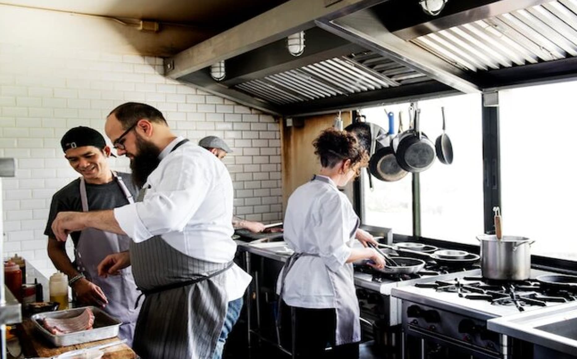 Apa itu Cloud Kitchen? Definisi, Cara Kerja, dan Jenisnya
