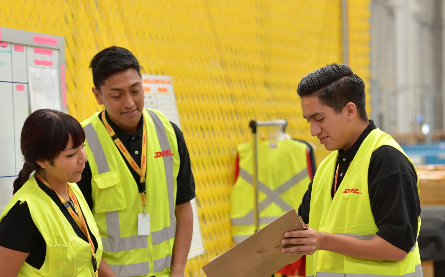 MSDS: Definisi dan Perannya dalam Proses Logistik