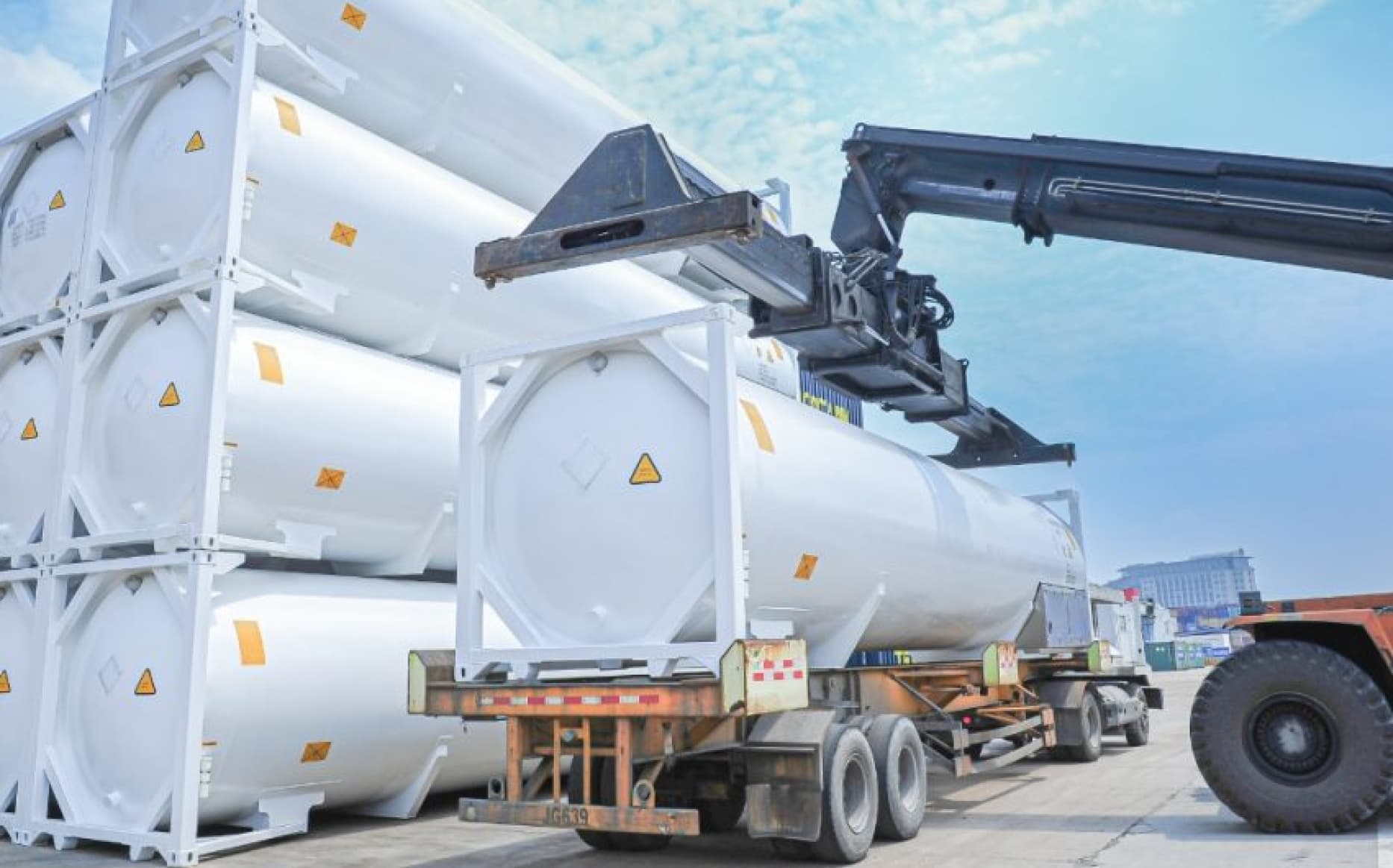 Container Iso Tank: Fungsi, Fitur, serta Jenisnya