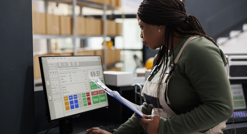 Terdapat beberapa kriteria yang perlu diperhatikan dalam memilih software purchase order.