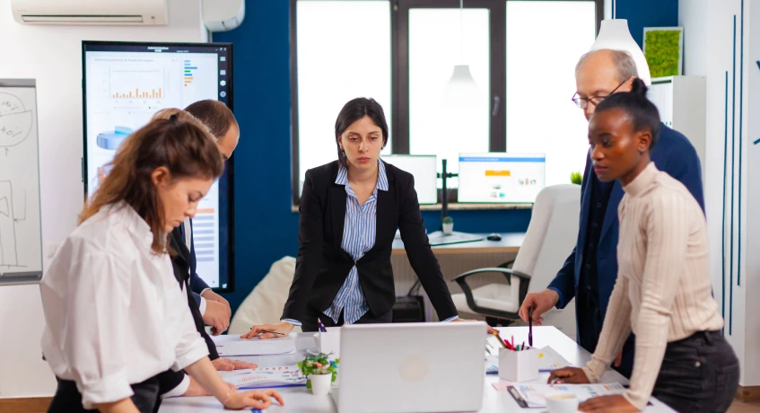 Manajemen penjualan dilakukan untuk meningkatkan pendapatan, reputasi, dan kepuasan pelanggan.