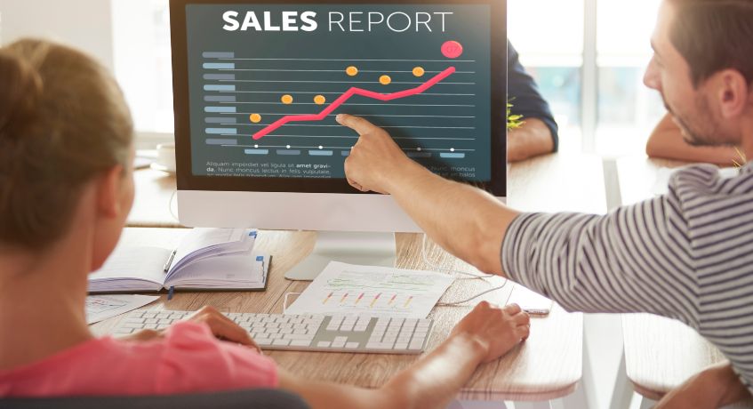 Sales report memberikan gambaran jelas kinerja penjualan perusahaan