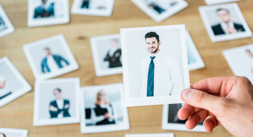 Absensi face recognition memiliki beberapa kelebihan dan kekurangan.