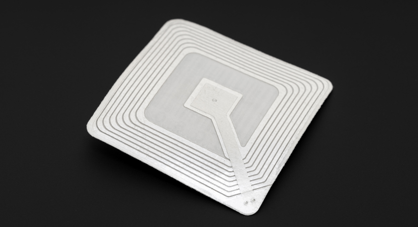 Berikut adalah contoh tag RFID.