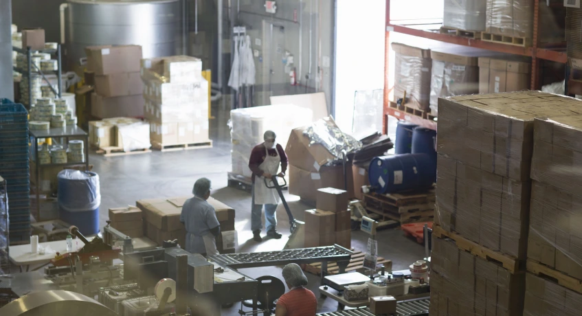 Berikut adalah ciri-ciri bulk storage warehouse.