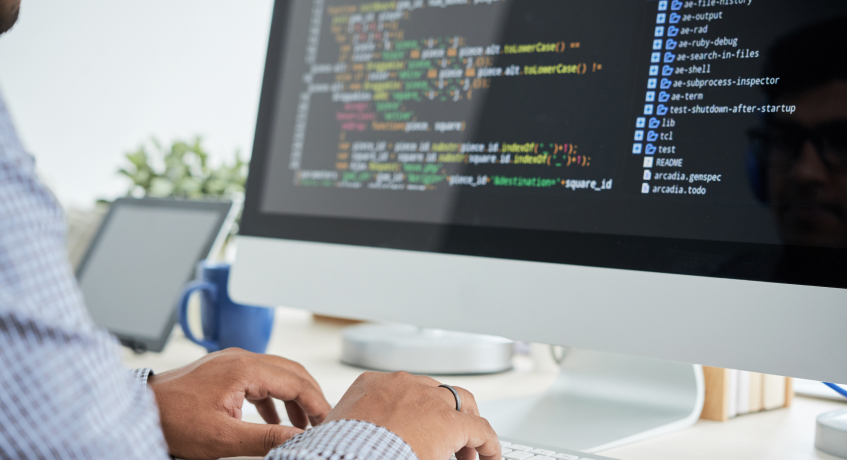 Perbedaan Custom Development dengan Perangkat Lunak Siap Pakai