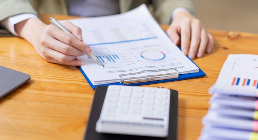 Perhitungan average cost yang memberikan keuntungan bagi perusahaan.