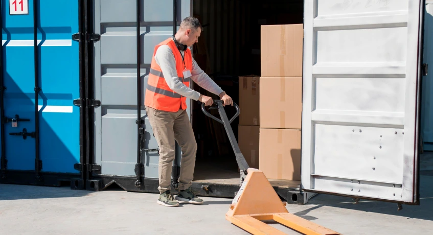 Contoh Penggunaan Jasa Pemindahan Barang Gudang