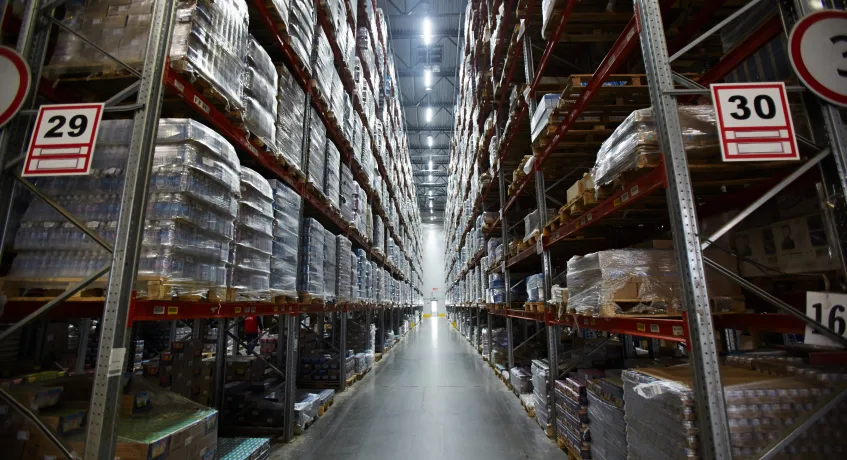 Terdapat beberapa jenis gudang berdasarkan fungsi dan perannya dalam bisnis.