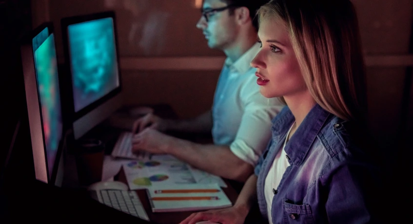 Terdapat beberapa perbedaan antara data warehouse dan database.