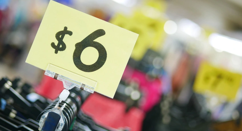 Anda dapat menerapkan beberapa strategi untuk menentukan harga jual per unit yang optimal.