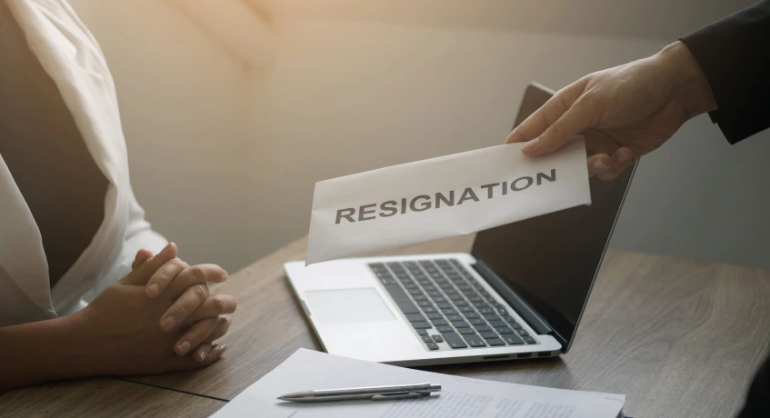 Berikut adalah pengertian employee attrition.