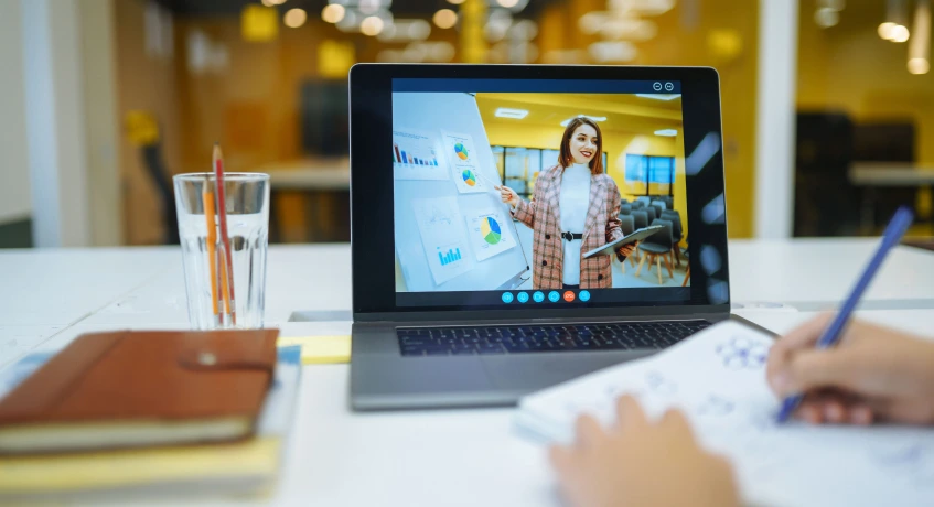 Berikut adalah beberapa cara implementasi sistem LMS.