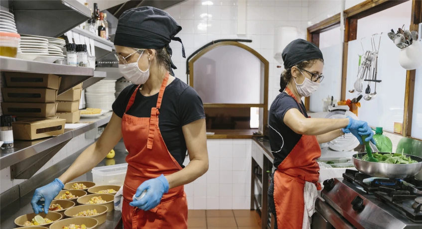 Cara kerja cloud kitchen melalui beberapa tahap, dari pemesanan hingga pengiriman.