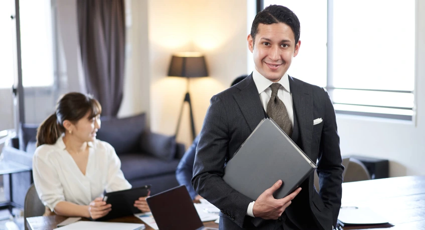 Berikut adalah penjelasan singkat perbedaan sales dan sales executive.