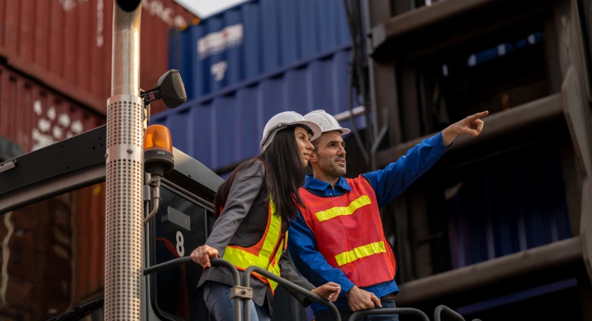 Perbedaan Pengiriman Kargo dan Reguler