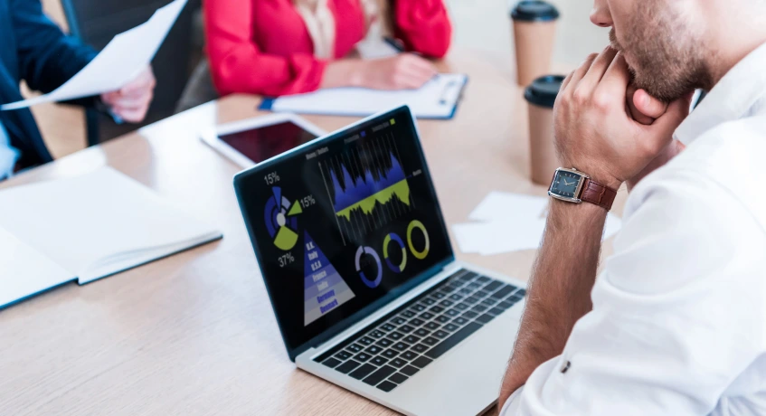 Terdapat beberapa manfaat dari sistem informasi bisnis.