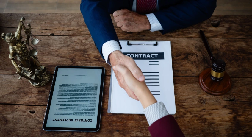 Pihak yang terlibat dalam surety bond adalah principal, obligee, dan surety.