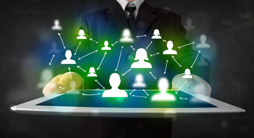 Fungsi utama dari penerapan CRM adalah untuk mempermudah pengelolaan dan pelacakan data pelanggan.