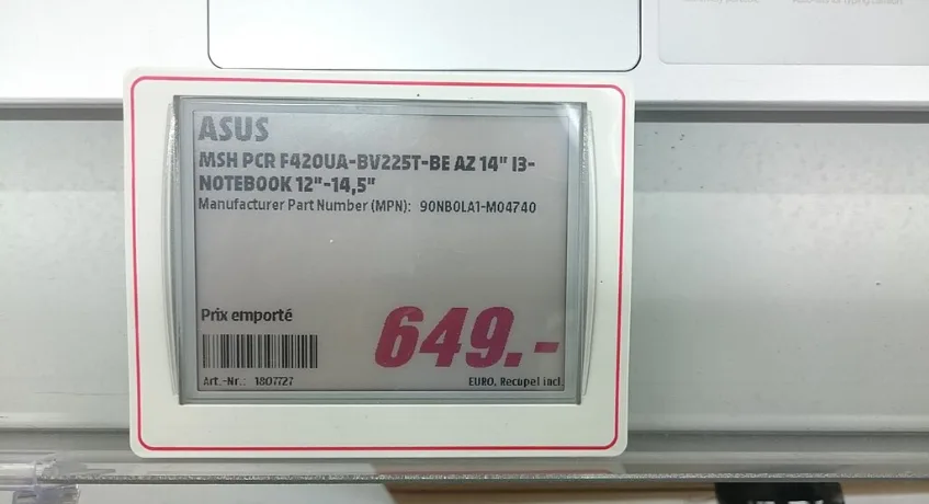 Teknologi yang Digunakan dalam Rak Label Elektronik | The RedBurn, CC BY-SA 4.0 https://creativecommons.org/licenses/by-sa/4.0, via Wikimedia Commons https://commons.wikimedia.org/wiki/File:Electronic_shelf_label_red_black_white_screen.jpg