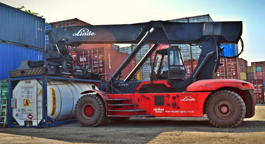 Bagaimana Cara Kerja Container Handling Equipment