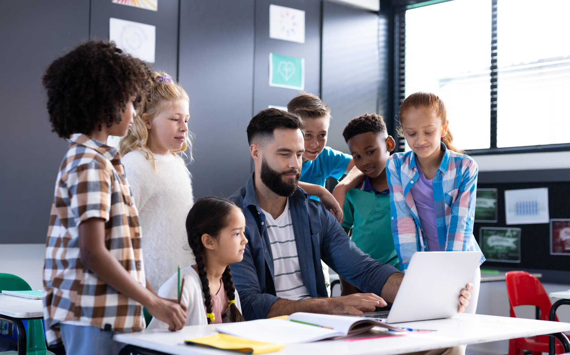 Sistem Manajemen Sekolah Berbasis Digital yang Efisien untuk Pendidikan Modern