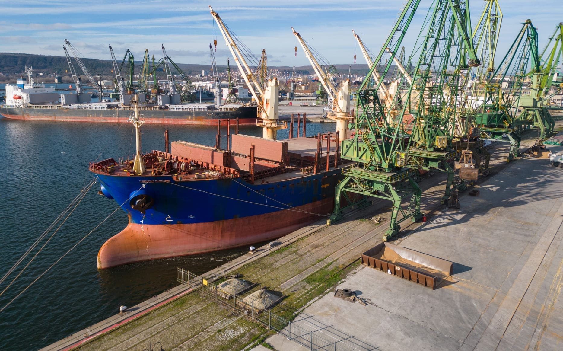 Pengertian Port of Loading dan Fungsinya di Ekspor Impor