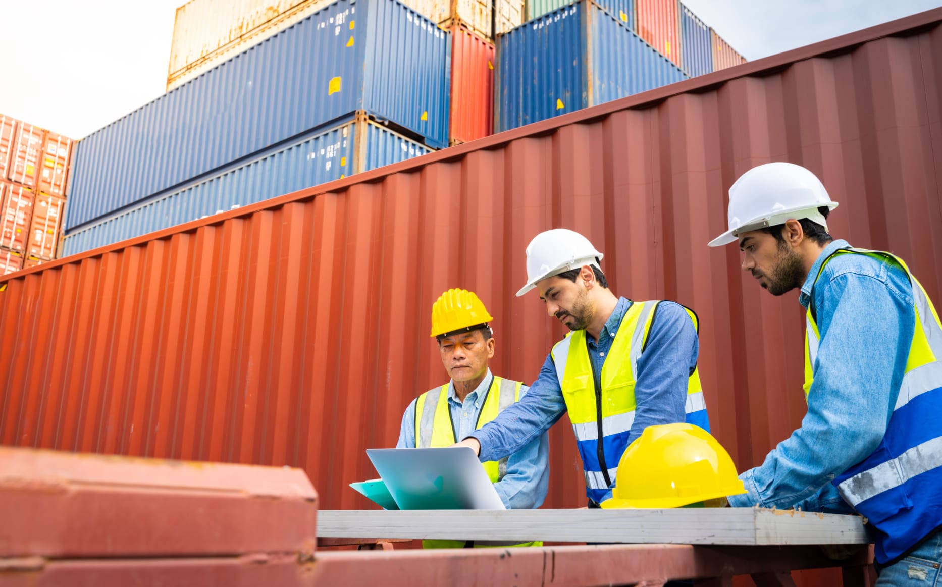 Kenali 5 Perbedaan Freight Forwarding dan Logistik