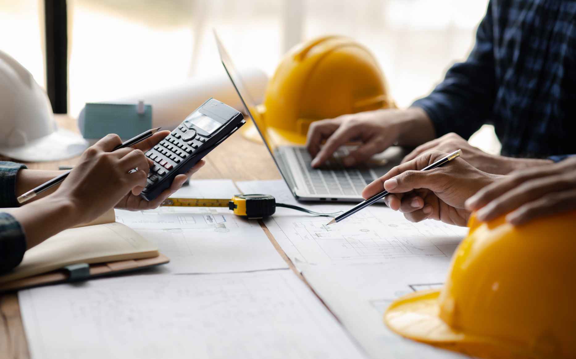 Construction Project Estimators untuk Hemat Biaya Proyek