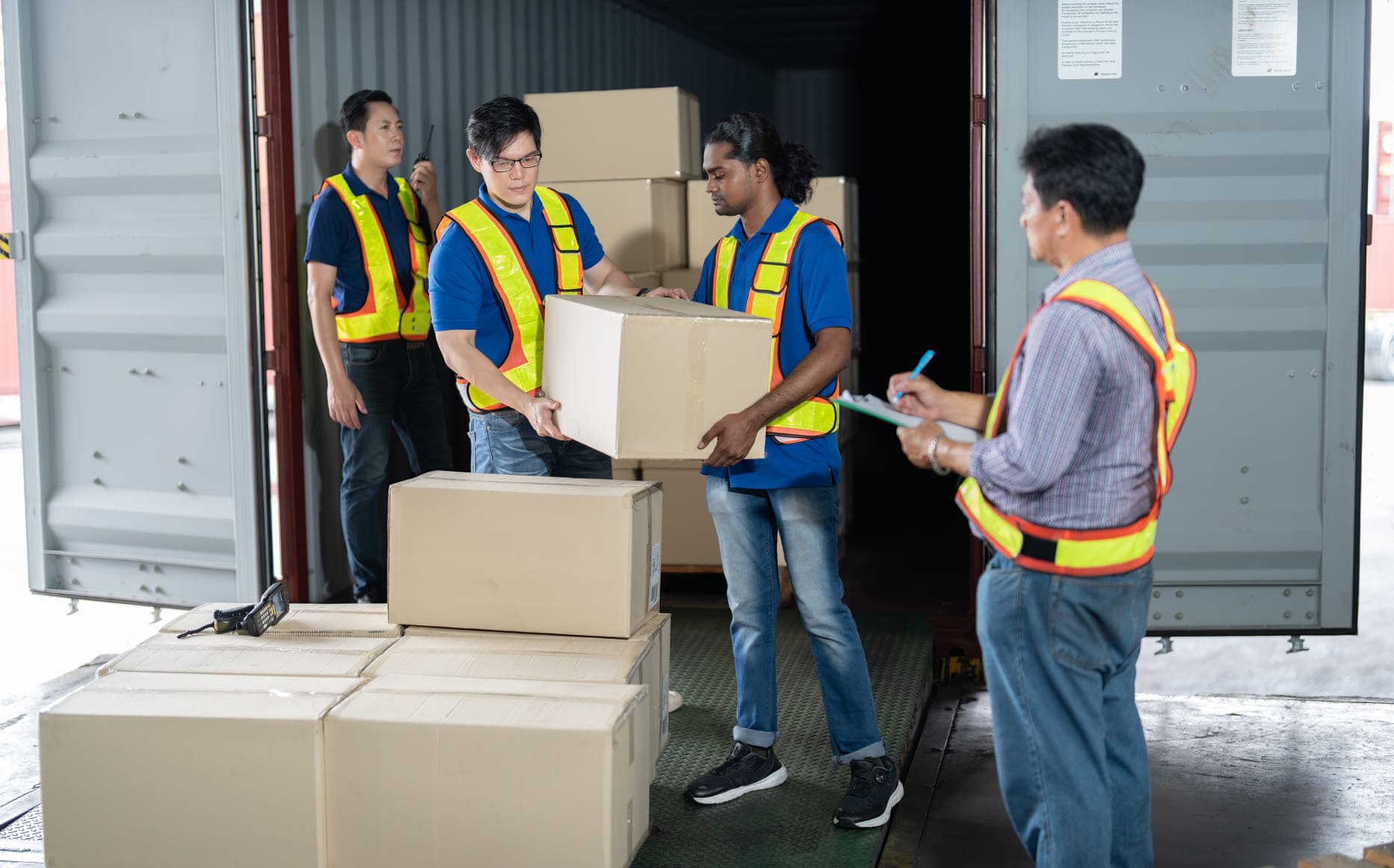 Mengenal Import Door to Door dan Keuntungannya di Logistik